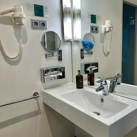 Appartement 4* Boutique Zimmer Am Hafen + Oepnv & Tg Düsseldorf