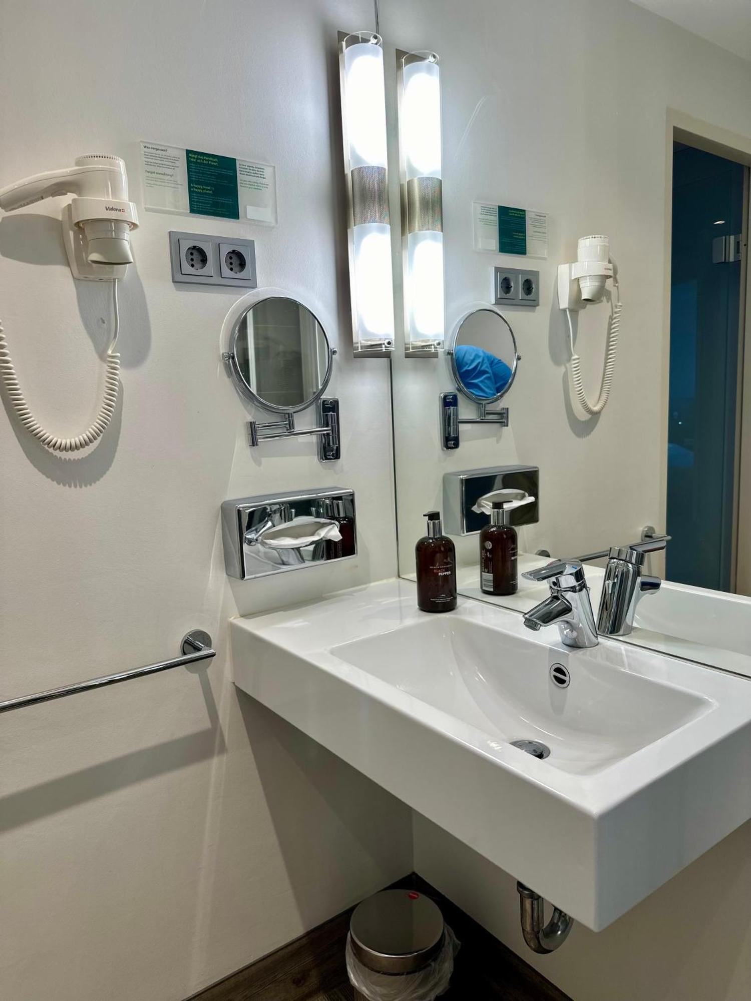 Appartement 4* Boutique Zimmer Am Hafen + Oepnv & Tg Düsseldorf