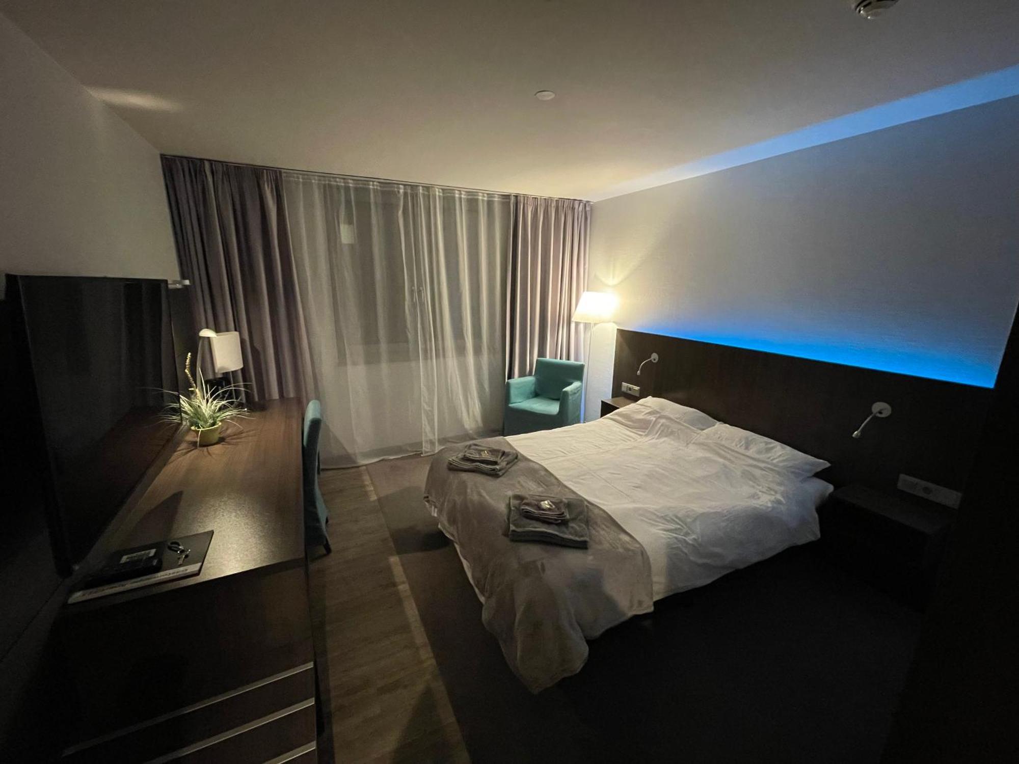 4* Boutique Zimmer Am Hafen + Oepnv & Tg Düsseldorf
